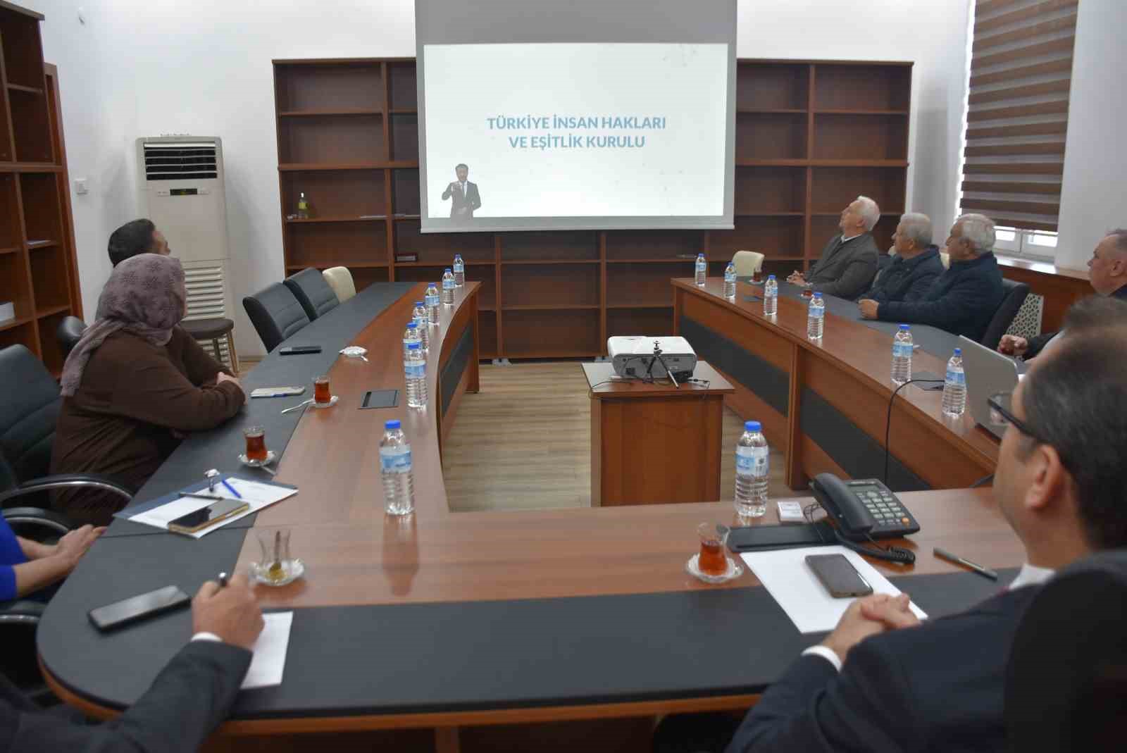 Salihli&rsquo;de insan hakları kurulu toplandı
