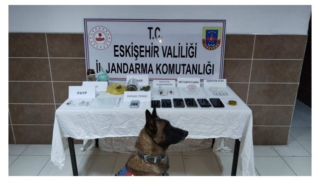 &Ccedil;ifteler ve Beylikova&rsquo;da uyuşturucu operasyonu
