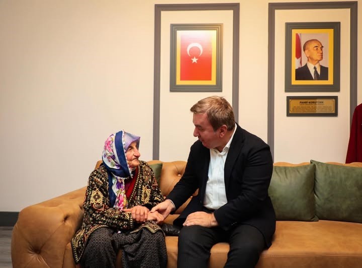 Çalışma azmiyle Türkiye’ye örnek olan Dilber nineden Vali Aydoğdu’ya teşekkür ziyareti