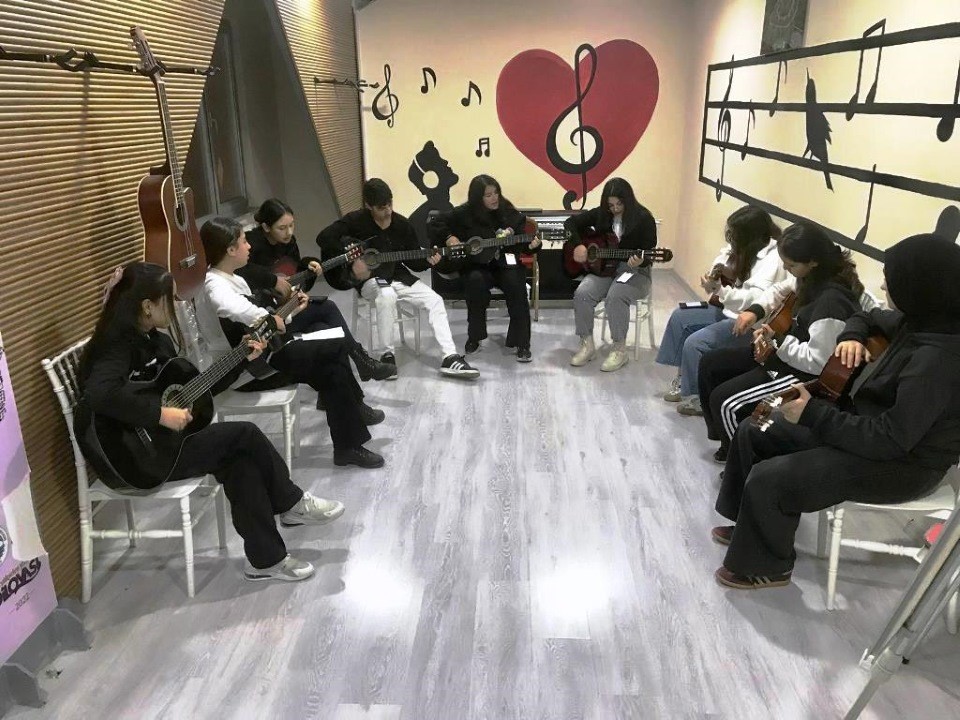 Ses ve enstrüman eğitimi ile gençlerin sanatsal gelişimi sağlanıyor