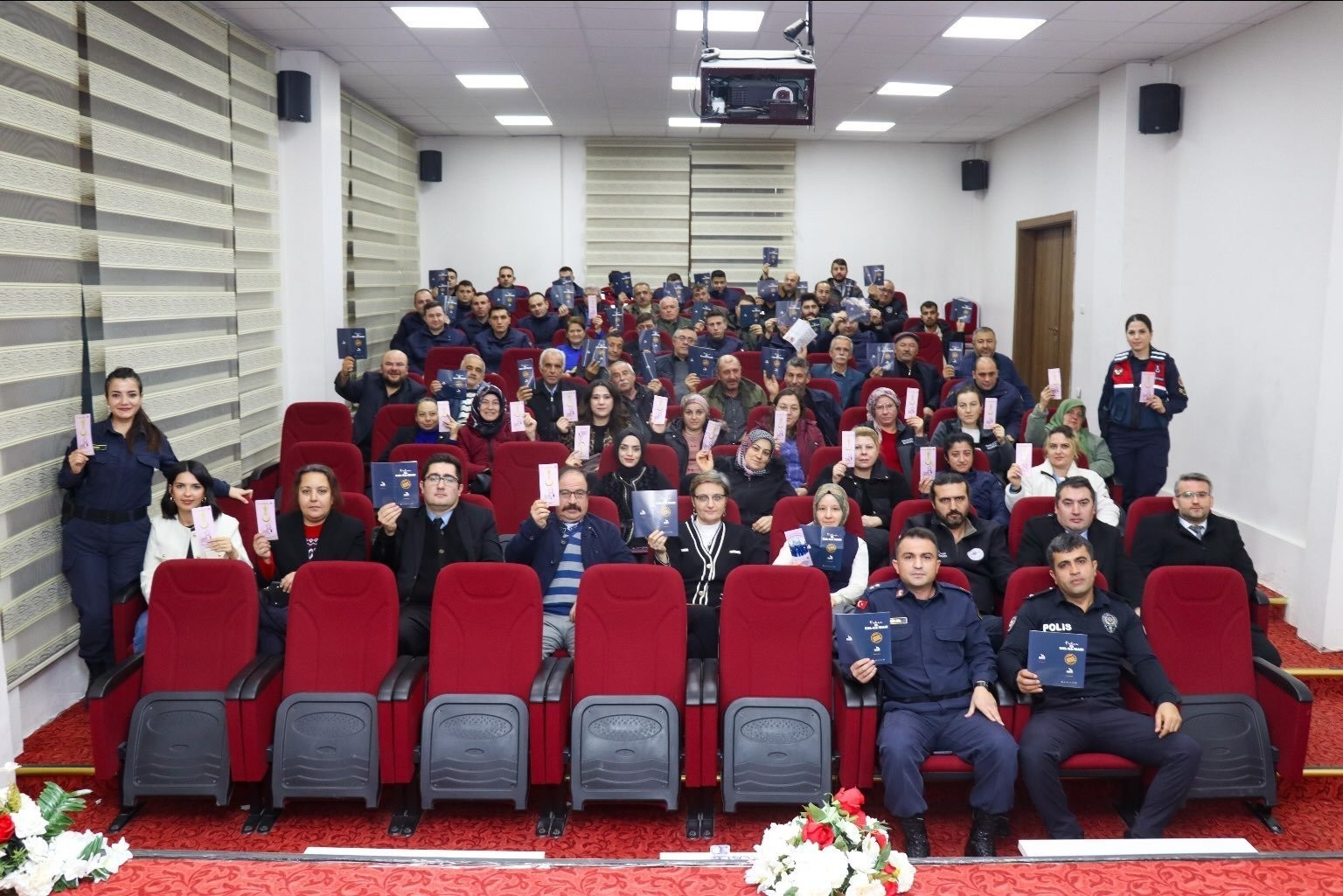 Mihalıççık mahalle muhtarlarına farkındalık eğitimleri verildi