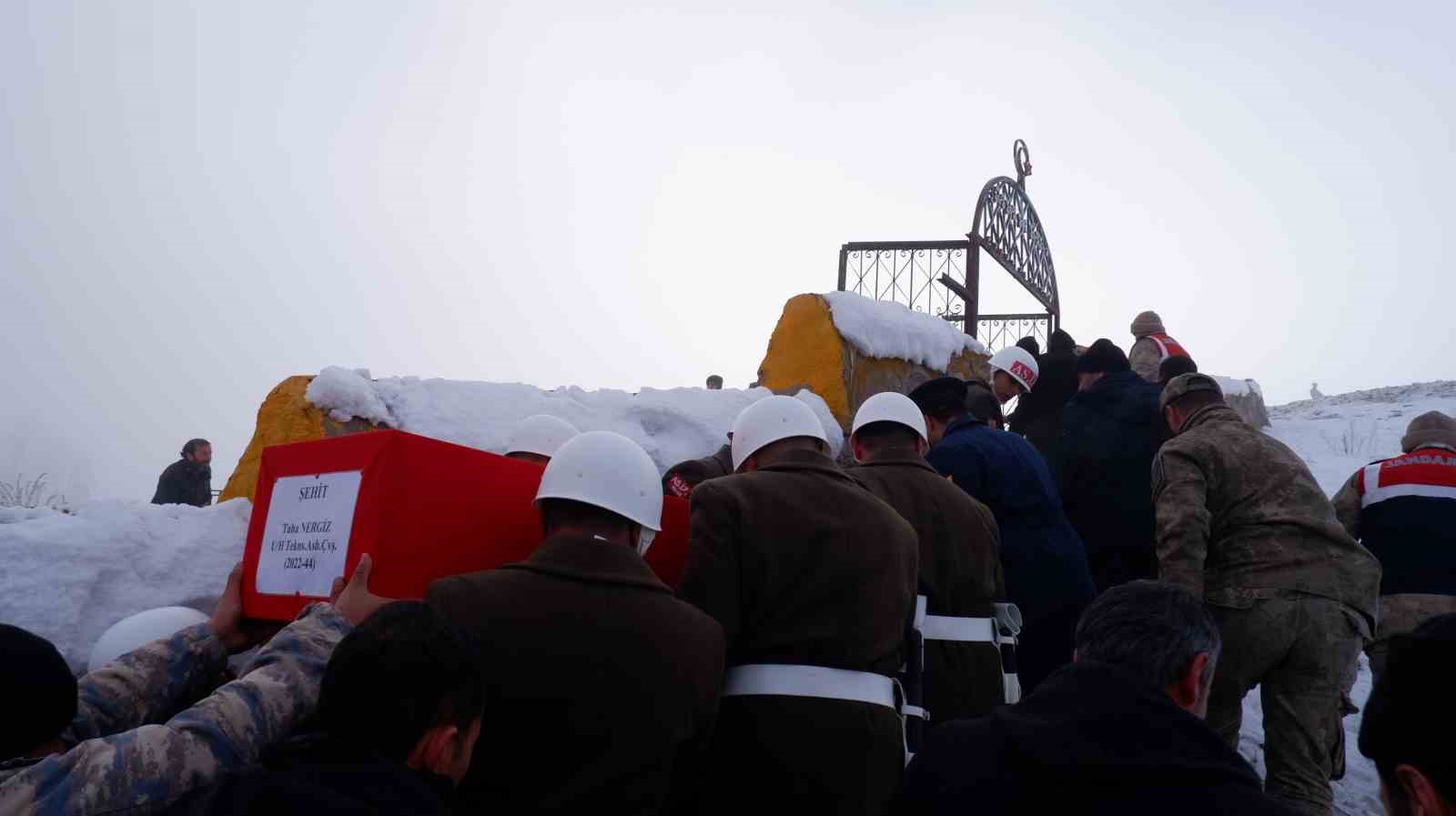 Erzurum şehidini dualarla uğurladı
