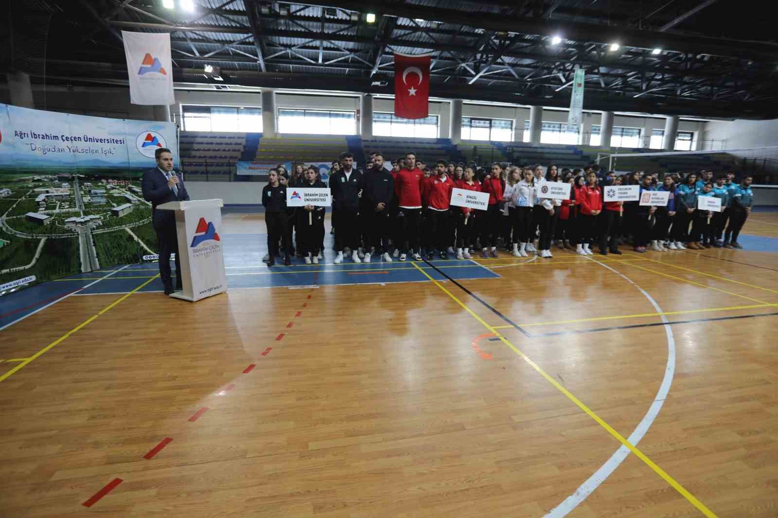 ÜNİLİG voleybol bölgesel lig müsabakaları başladı