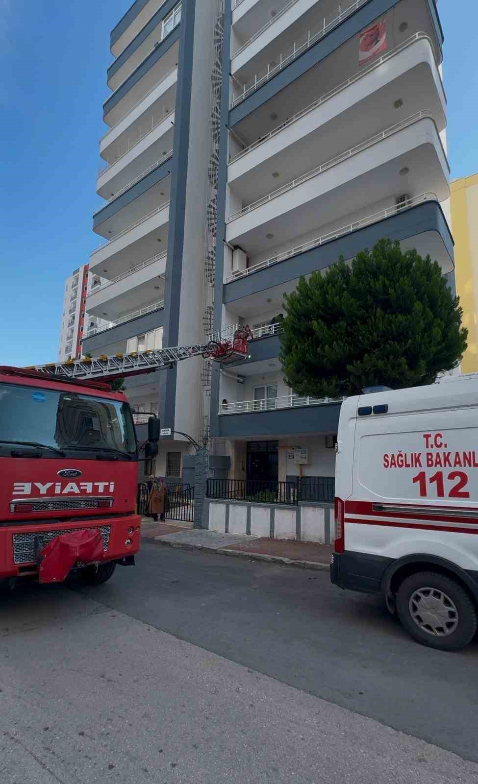 Mersin’de 2 gündür haber alınamayan yaşlı adam evinde yerde yatarken bulundu
