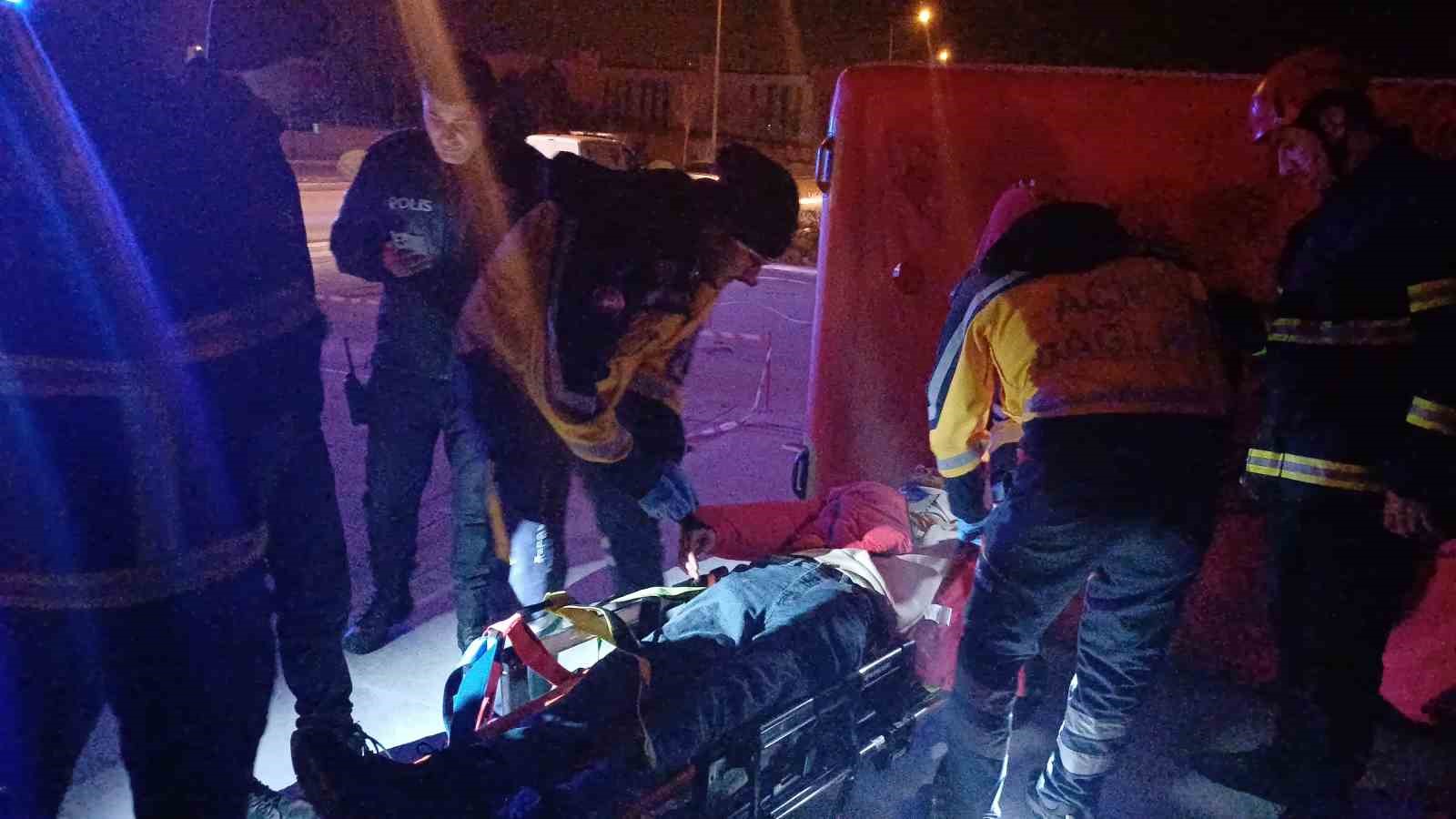 Binanın 4’üncü katından atlayan şahıs hava yastığı sayesinde kurtuldu