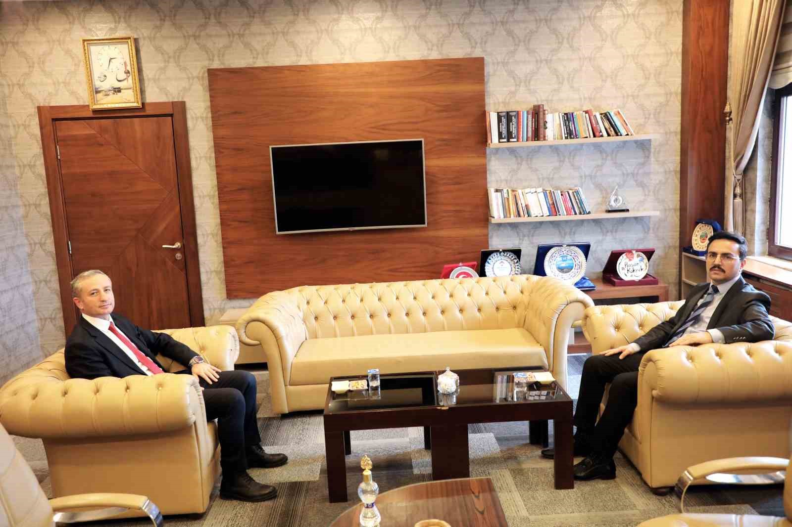Ağrı İdare Mahkemesi Başkanı Seydibey&rsquo;den Milli Eğitim M&uuml;d&uuml;r&uuml; K&ouml;krek&rsquo;e ziyaret
