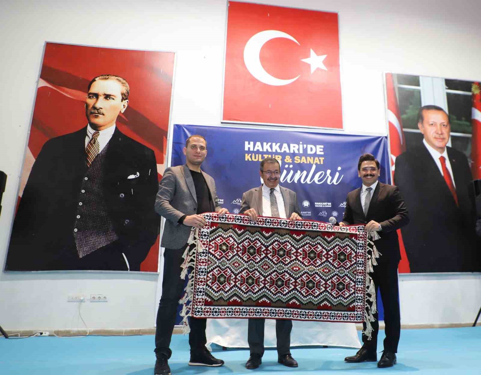 Hayati İnanç Hakkarililerle buluştu
