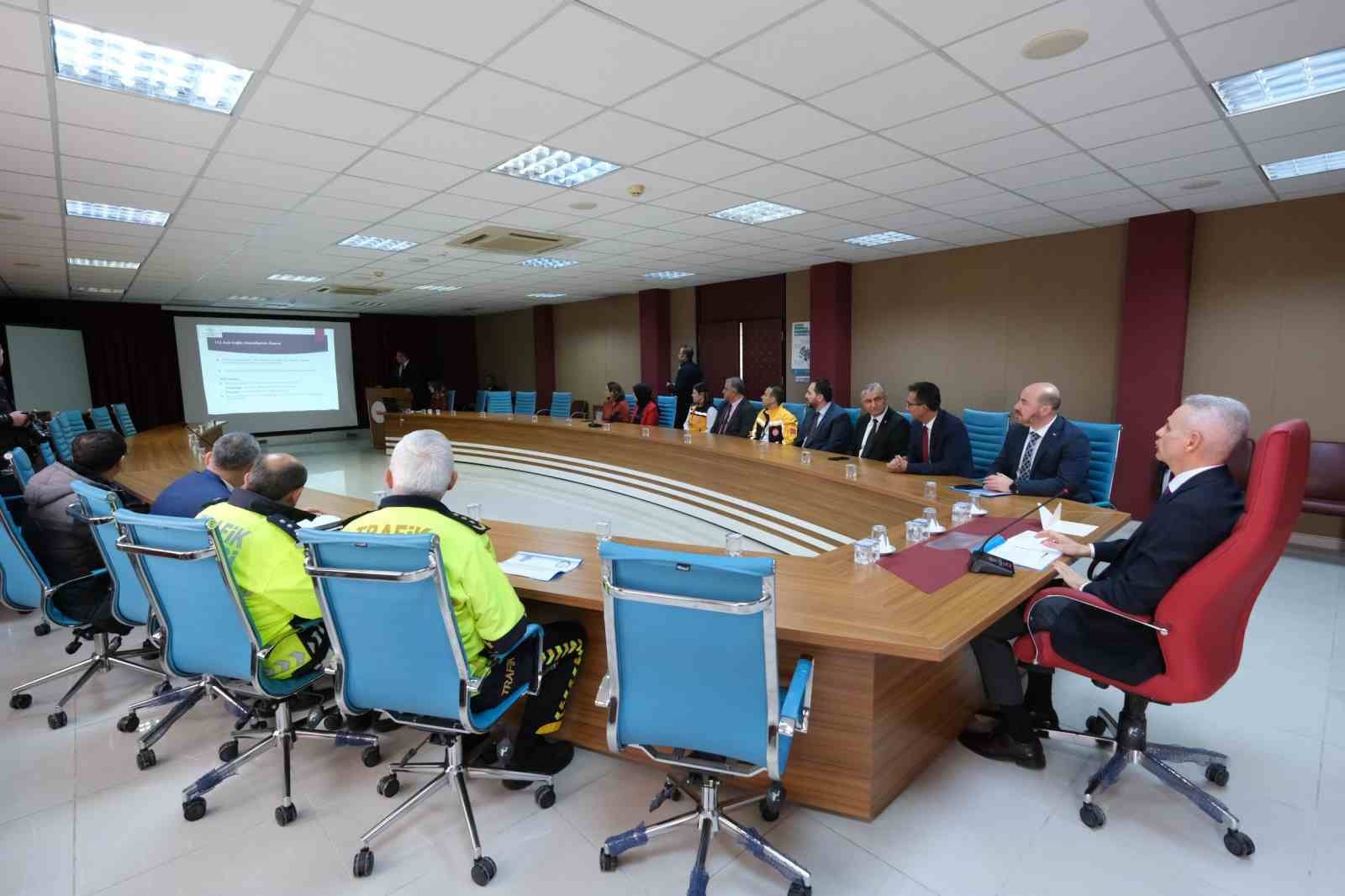 Karaman’da "Fermuar sistemi ile yaşama yol ver" kampanyası tanıtıldı