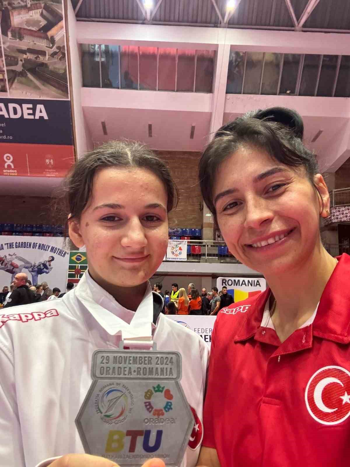 Balkan Taekwondo Şampiyonası’nda ikinci oldu
