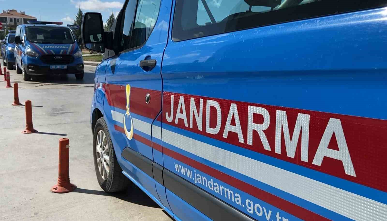 32 su&ccedil; kaydı bulunan su&ccedil; makinesi sahte kimlik basarken yakalandı
