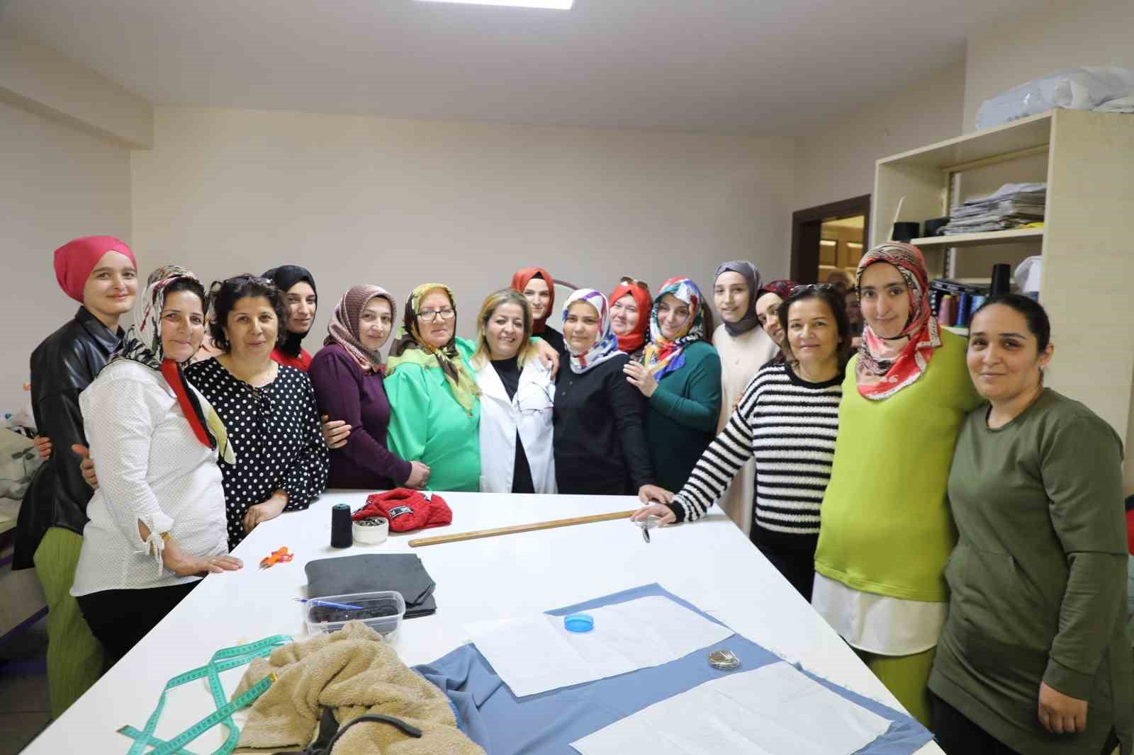 Depremin etkisini ORMEK kurslarında dikiş-nakış &ouml;ğreterek atlattı
