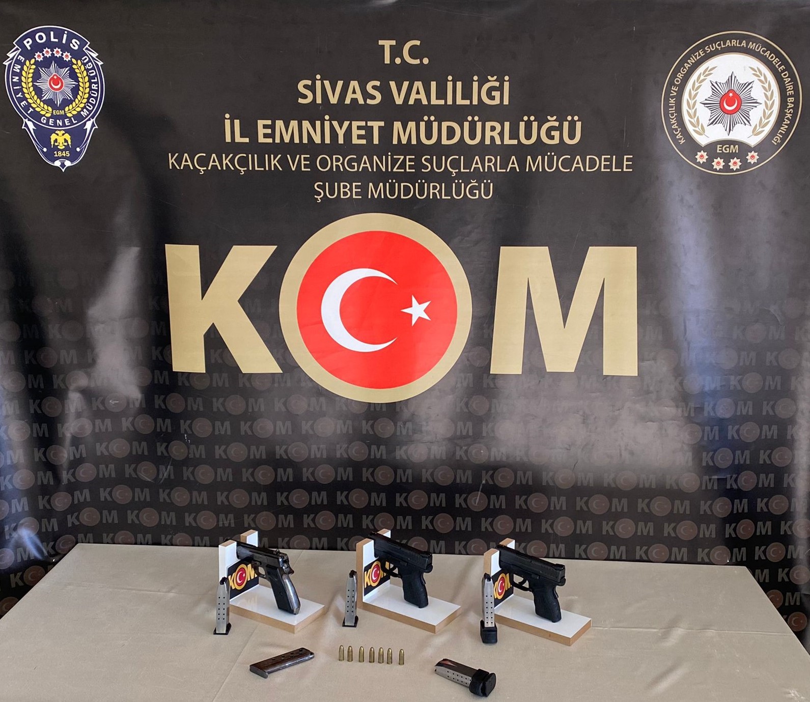 Sivas’ta silah ve mühimmat kaçakçılığı operasyonu: 7 gözaltı, 3 tutuklama