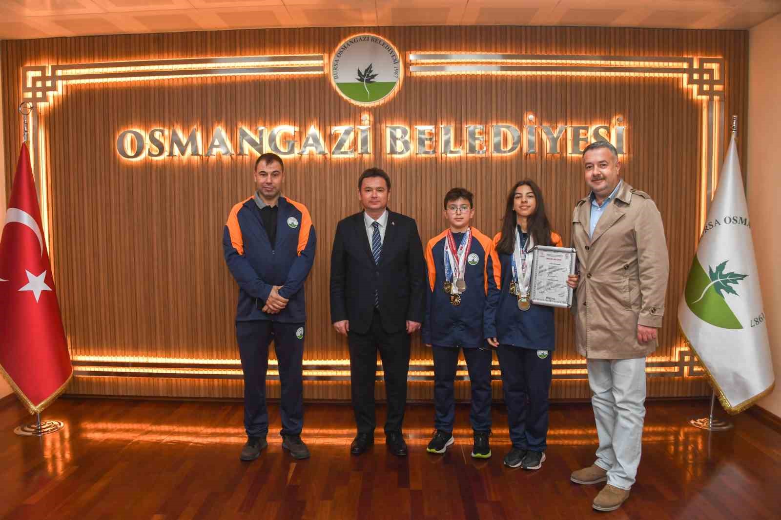 Başkan Aydın şampiyon sporcuları ağırladı
