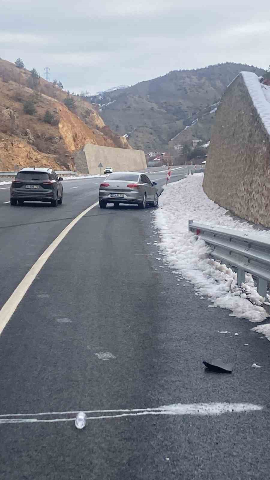 Gümüşhane’de otomobilin çarptığı koruma altındaki yaban keçisi telef oldu
