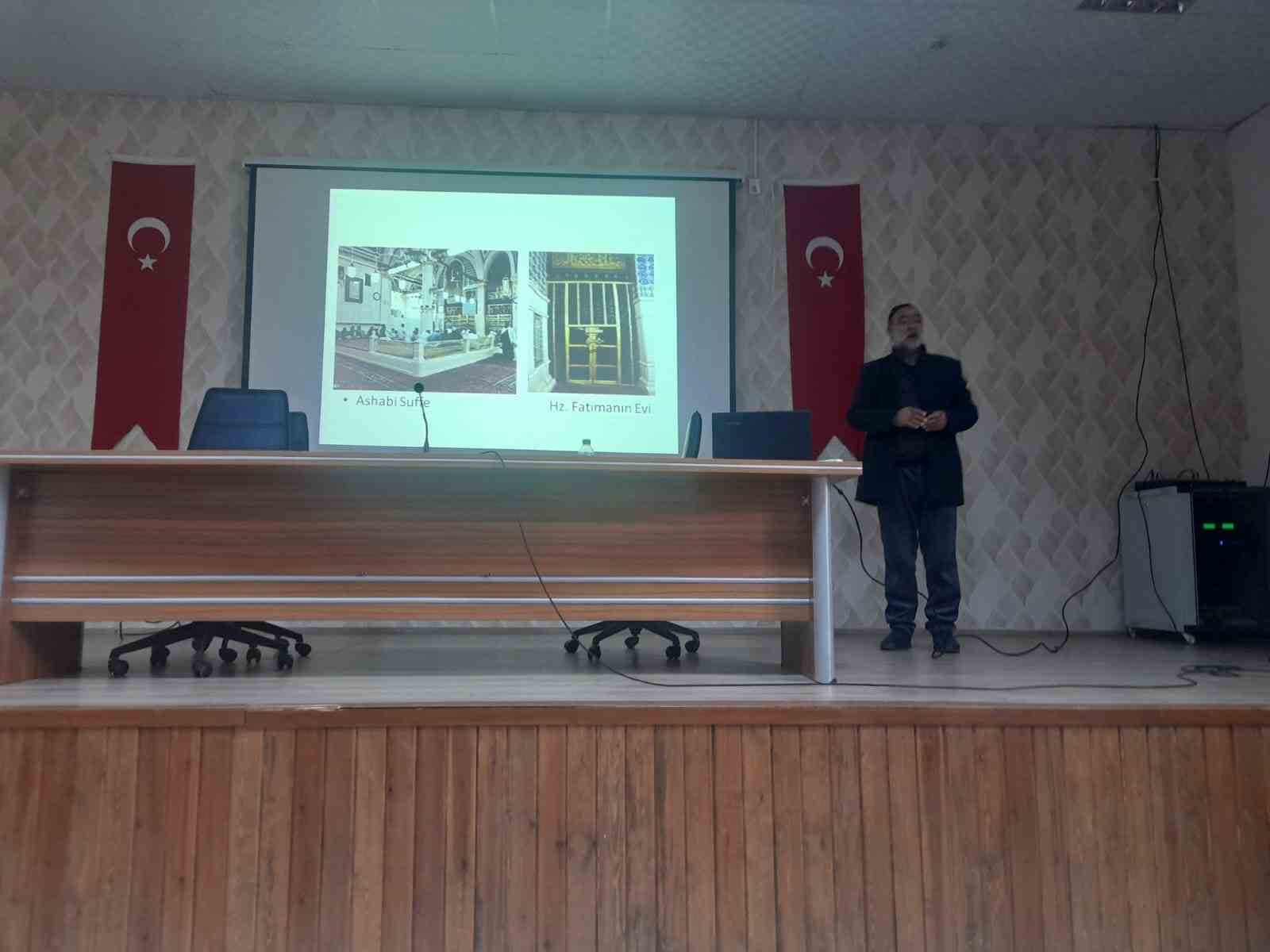 Elazığ’da umre semineri düzenlendi
