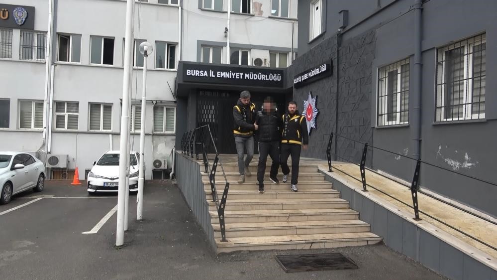 Bursa&rsquo;da tabancayla dehşet saçmıştı: 3 kişinin yaralandığı kavga anı kameraya yansıdı