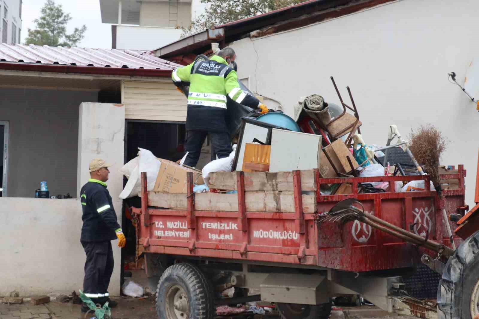 Nazilli’de çöp ev yedinci kez temizlendi