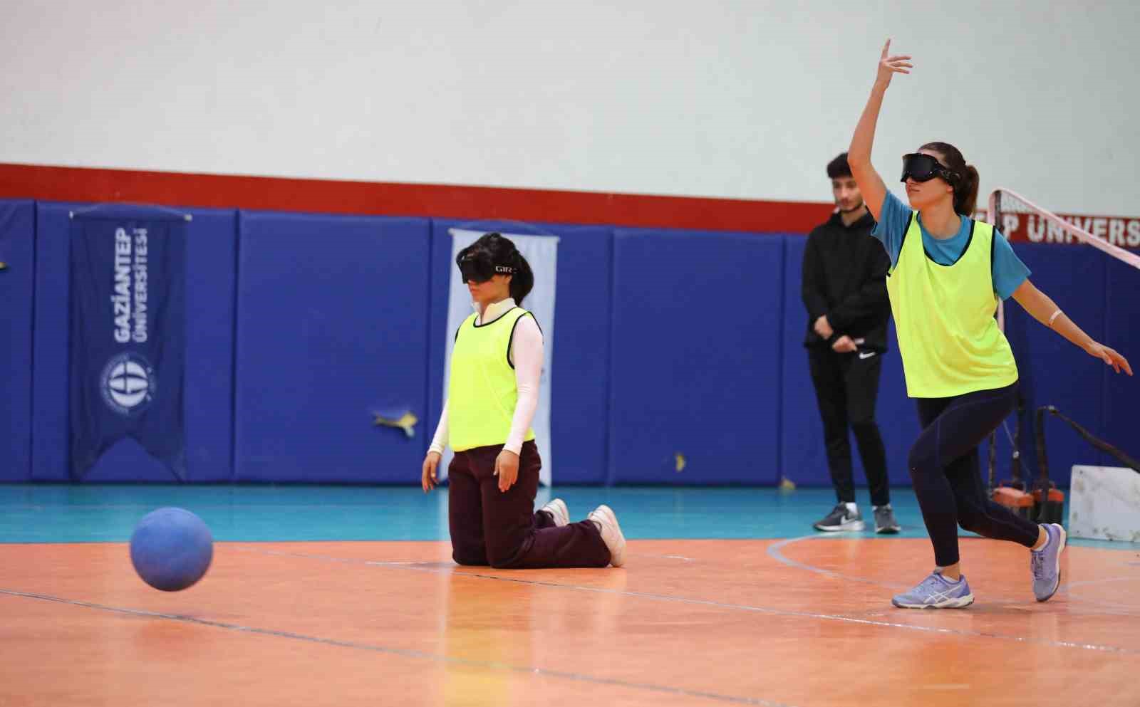 GAÜN’de engelleri aşan goalball maçı düzenlendi