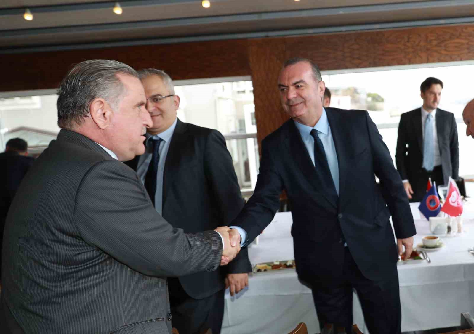 TFF Başkanı Hacıosmanoğlu, UEFA Başkanı Ceferin ve Bakan Bak ile bir araya geldi
