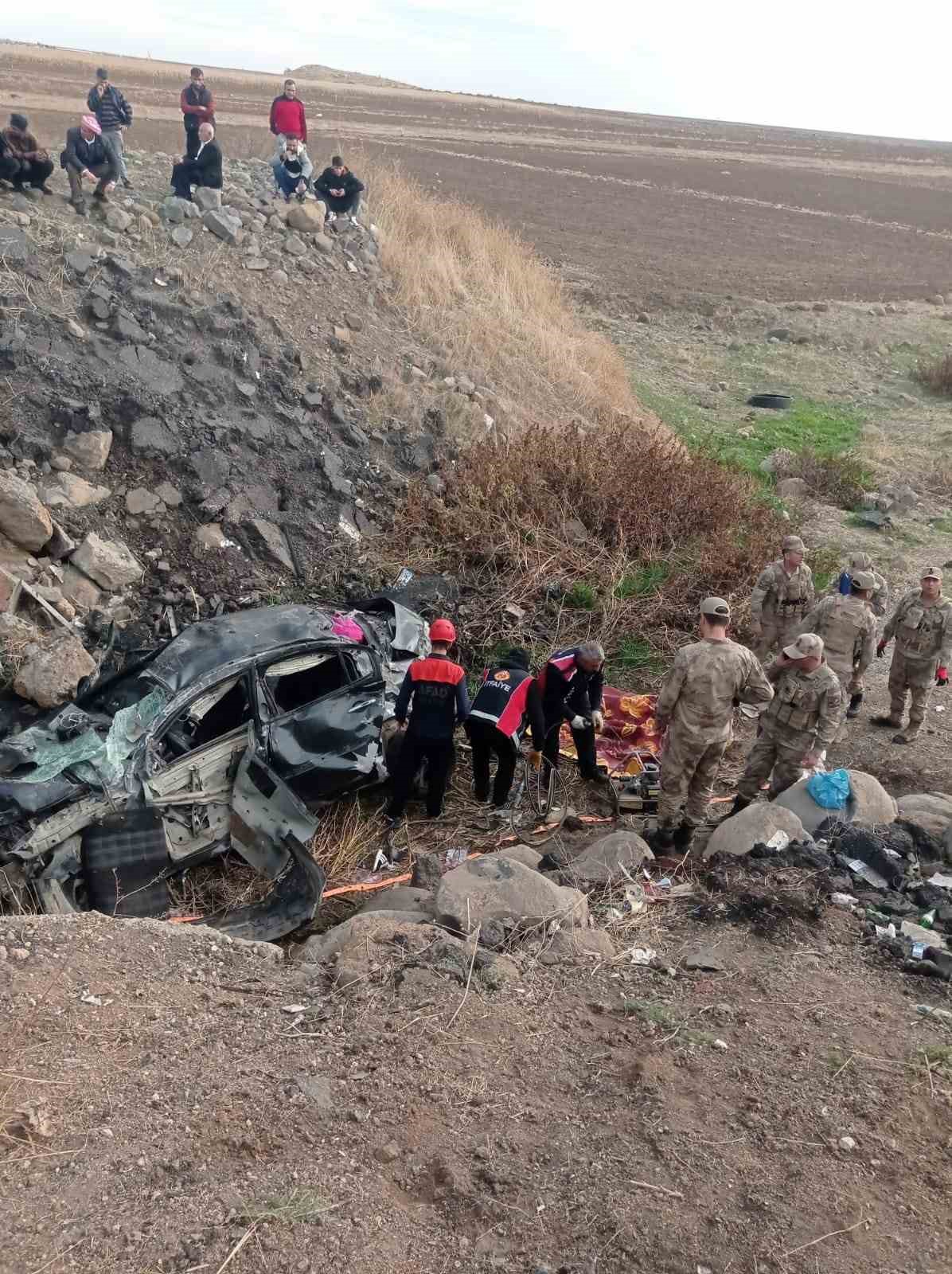 Şırnak’ta otomobil atık su kanalına düştü: 1 ölü, 7 yaralı