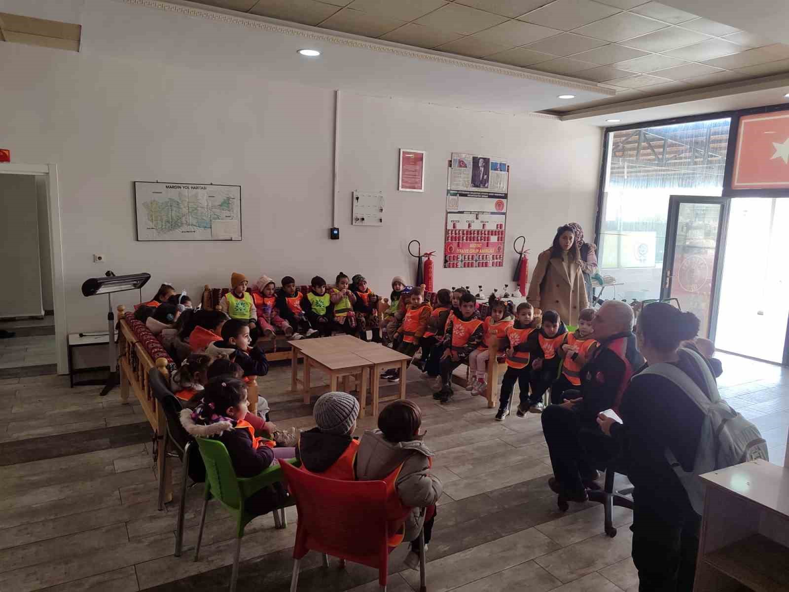 Minik kalpler itfaiyeyi ziyaret etti
