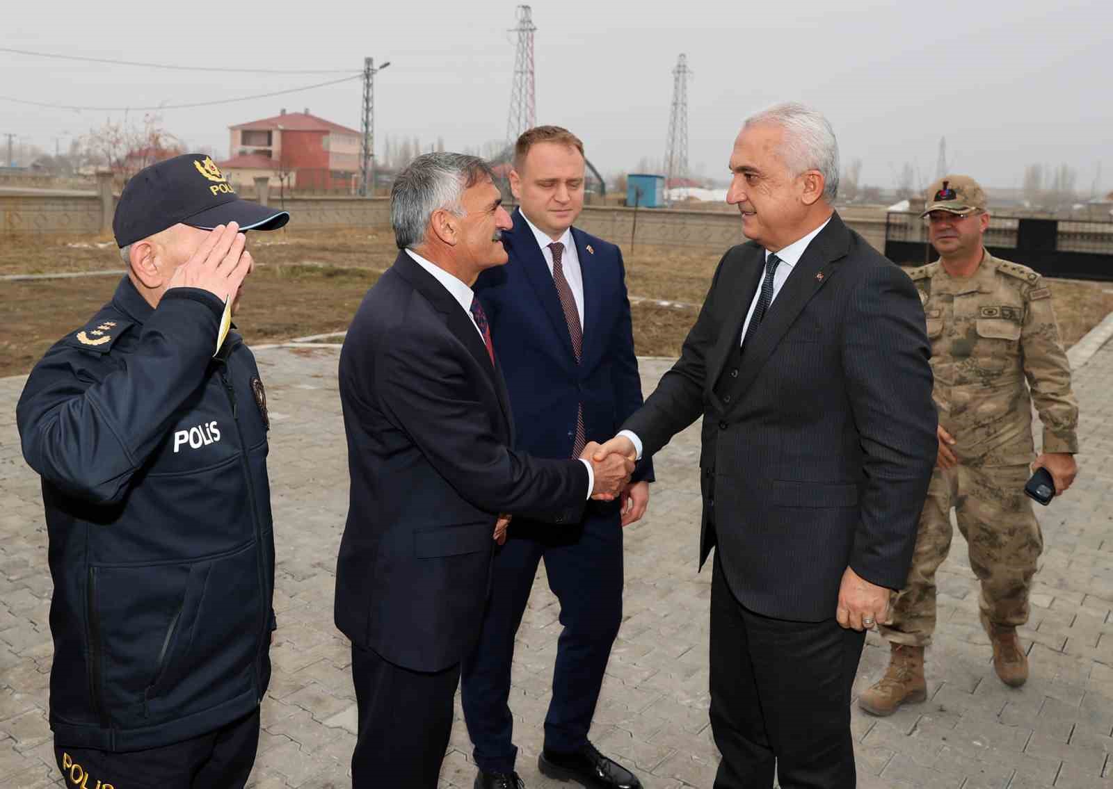 Muş Valisi Avni &Ccedil;akır&rsquo;dan Yoncalı Belediyesine ziyaret
