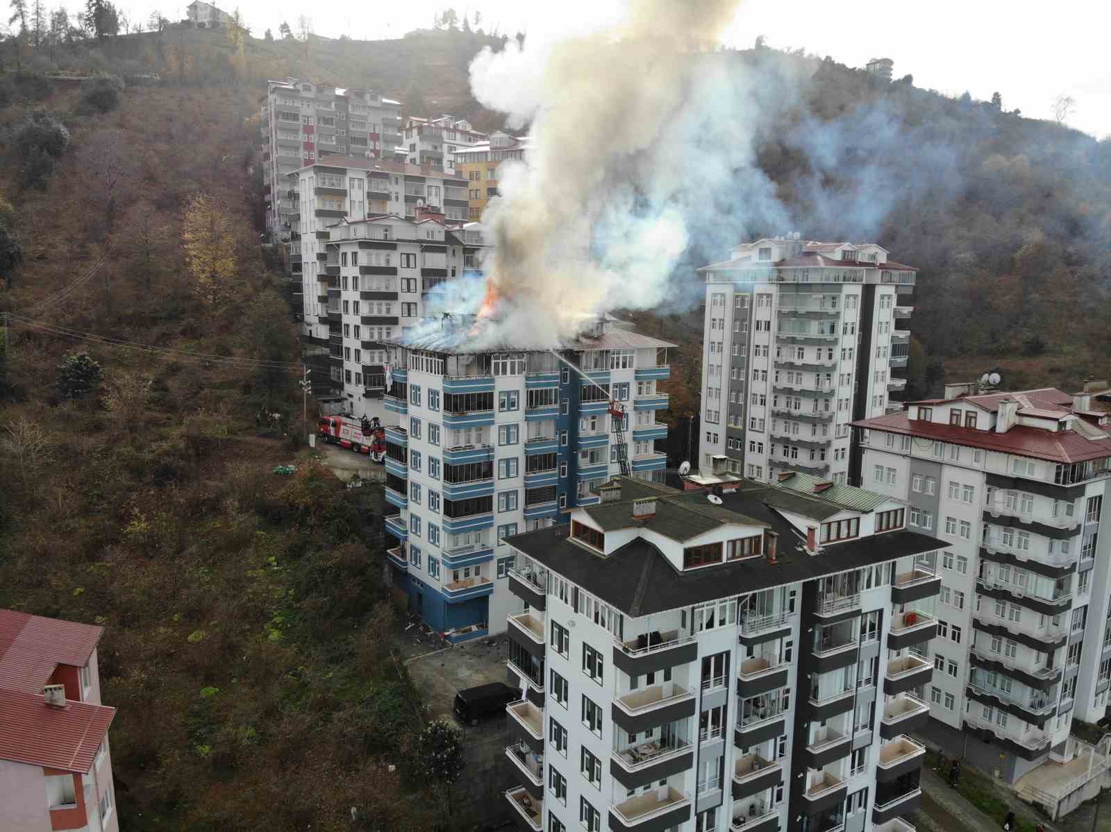 S&uuml;rmene&rsquo;de &ccedil;atı yangını korkuttu
