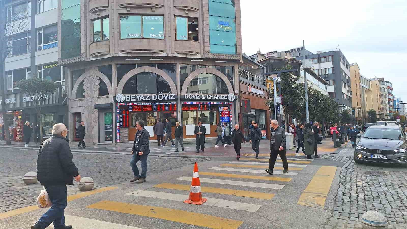 D&ouml;viz b&uuml;rosunda yaşanan soygunla ilgili 7 kişi adliyeye sevk edildi
