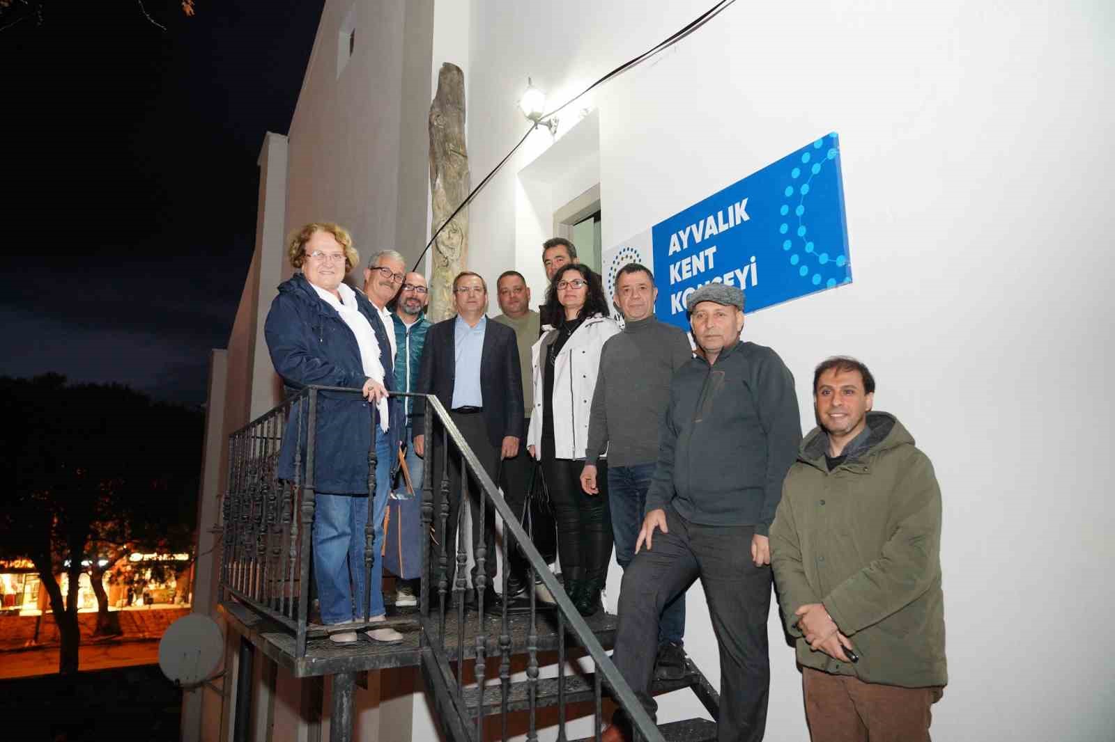 Ayvalık Kent Konseyi yeni yerine taşındı
