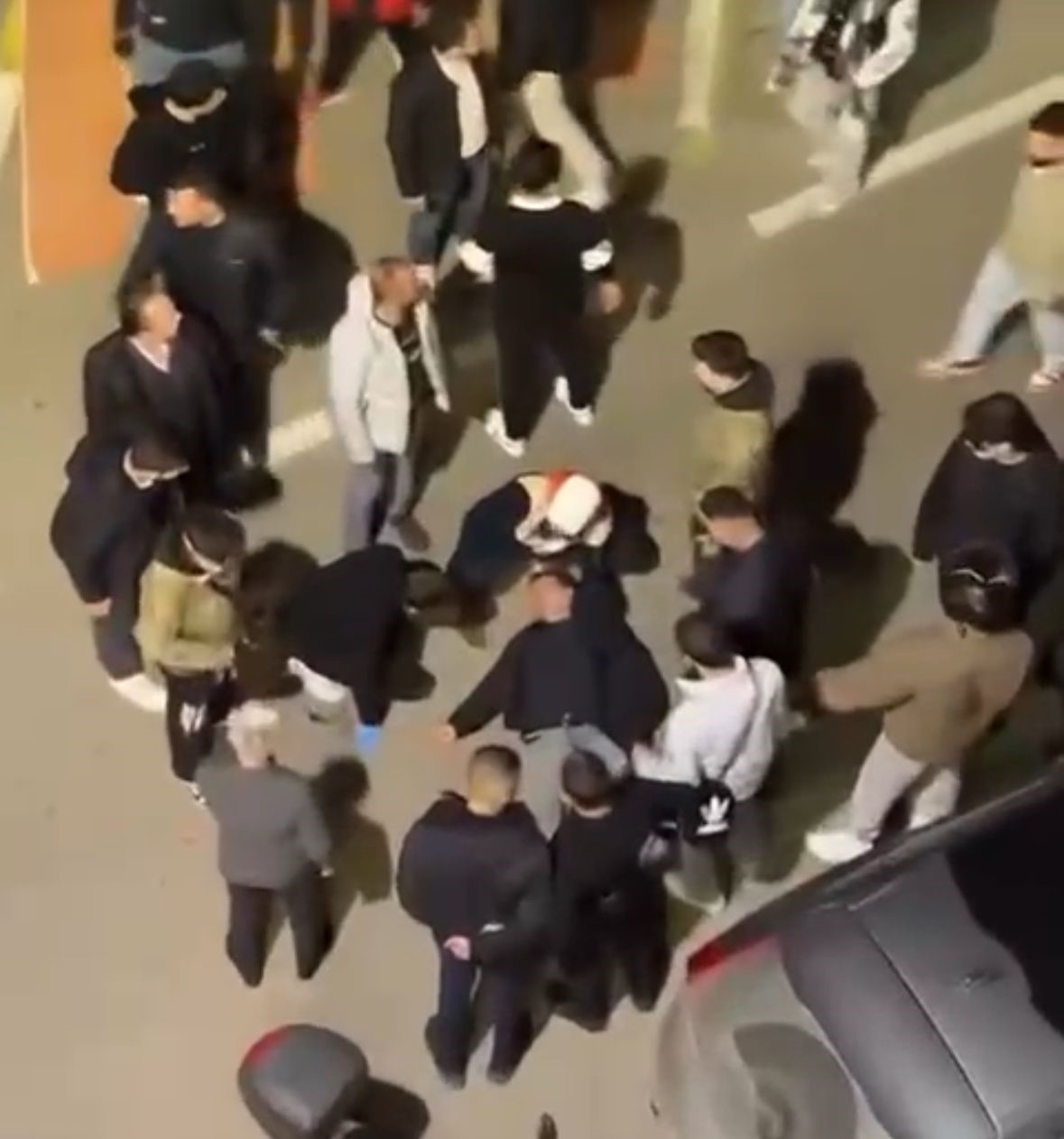 Bolu&rsquo;da aniden yola &ccedil;ıkan yayaya motosiklet &ccedil;arptı: 2 yaralı
