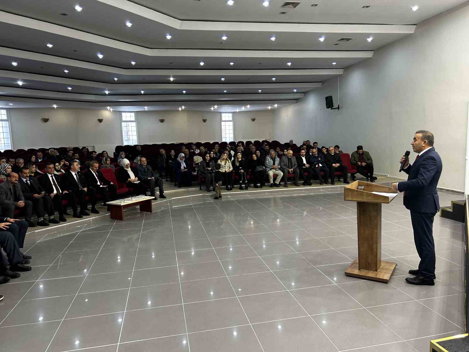 Binlerce &ccedil;iftin nikahını kıymıştı, adı g&ouml;rev yaptığı nikah salonuna verildi
