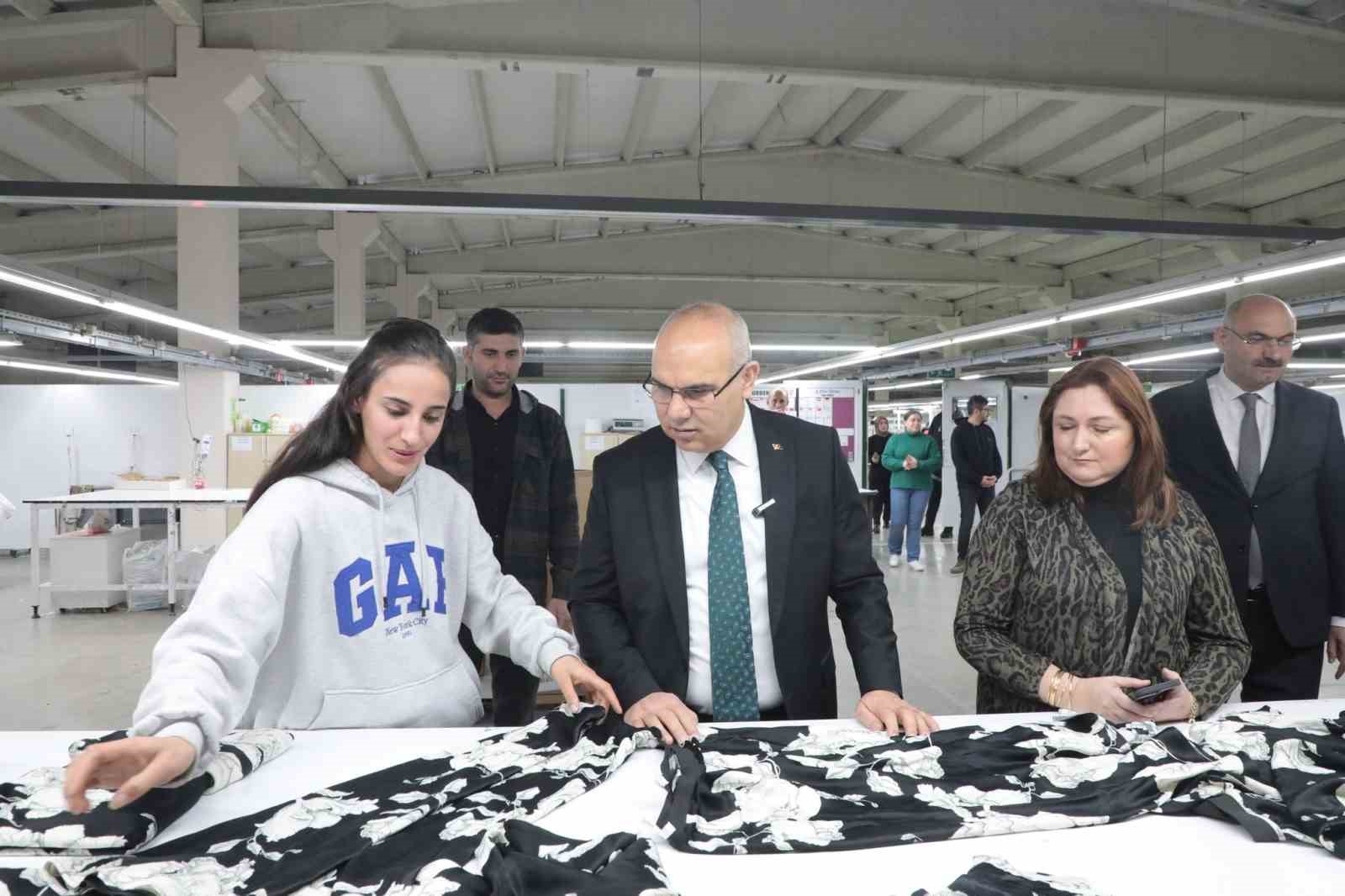 Binlerce kişiye istihdam sağlayan Tekstilkent’te üretilen ürünler dünyaya ihraç ediliyor