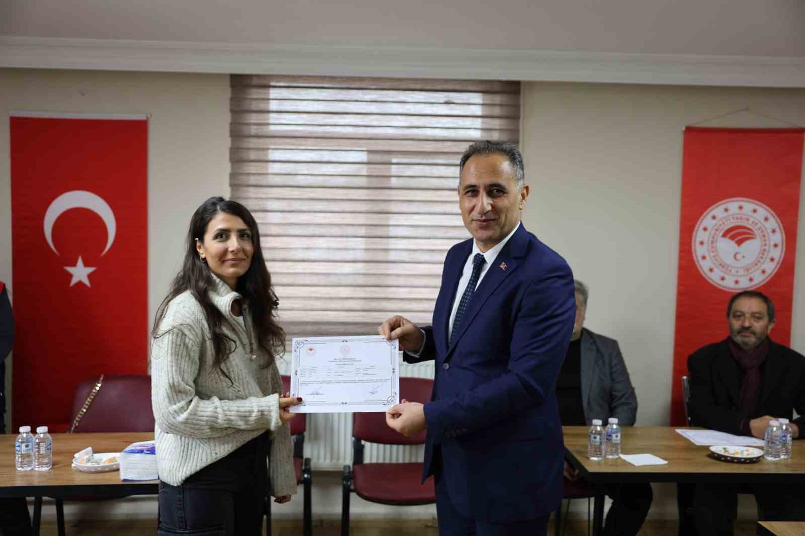 Selimli &uuml;reticiler sertifikalarını aldı
