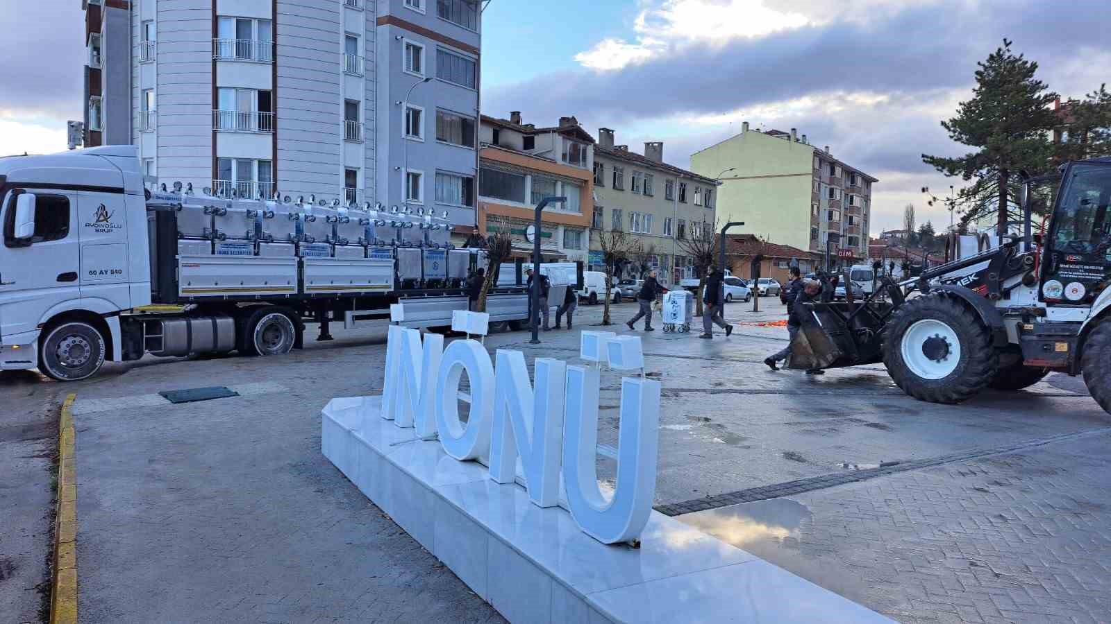 İn&ouml;n&uuml; İl&ccedil;esi&rsquo;ne 94 adet yeni &ccedil;&ouml;p konteyneri temin edildi
