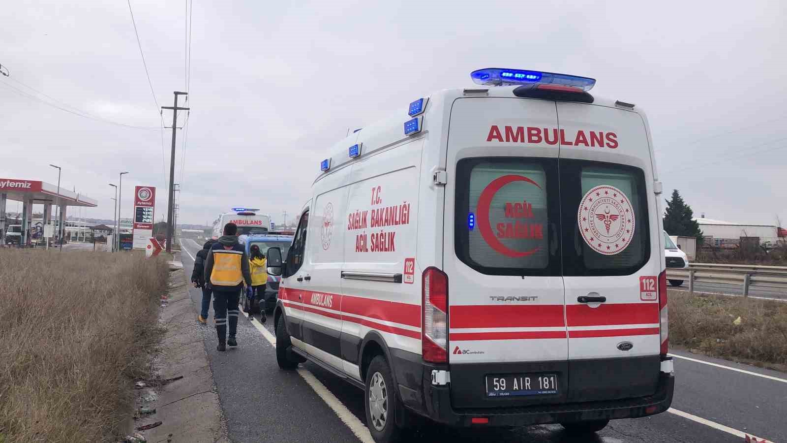&Ccedil;orlu&rsquo;da 3 kişinin yaralandığı servis kazası kamerada
