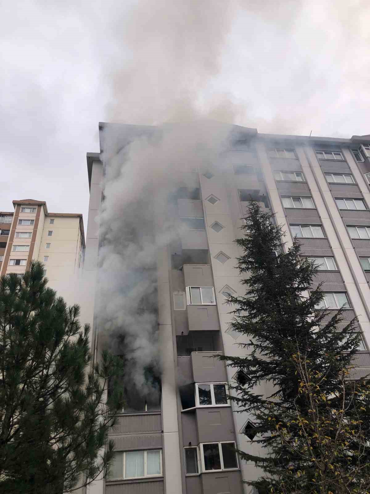&Ccedil;orlu&rsquo;da yangın faciası: 1 ağır yaralı, 4 kişi dumandan etkilendi
