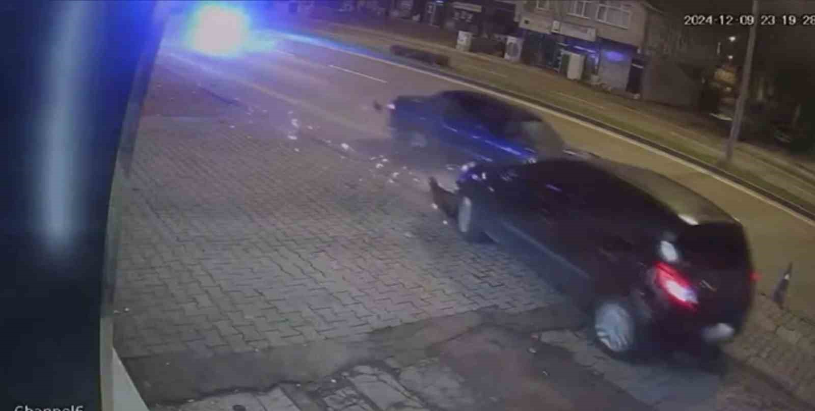 Zonguldak&rsquo;ta kontrolden &ccedil;ıkan otomobil iki araca &ccedil;arptı: 4 yaralı
