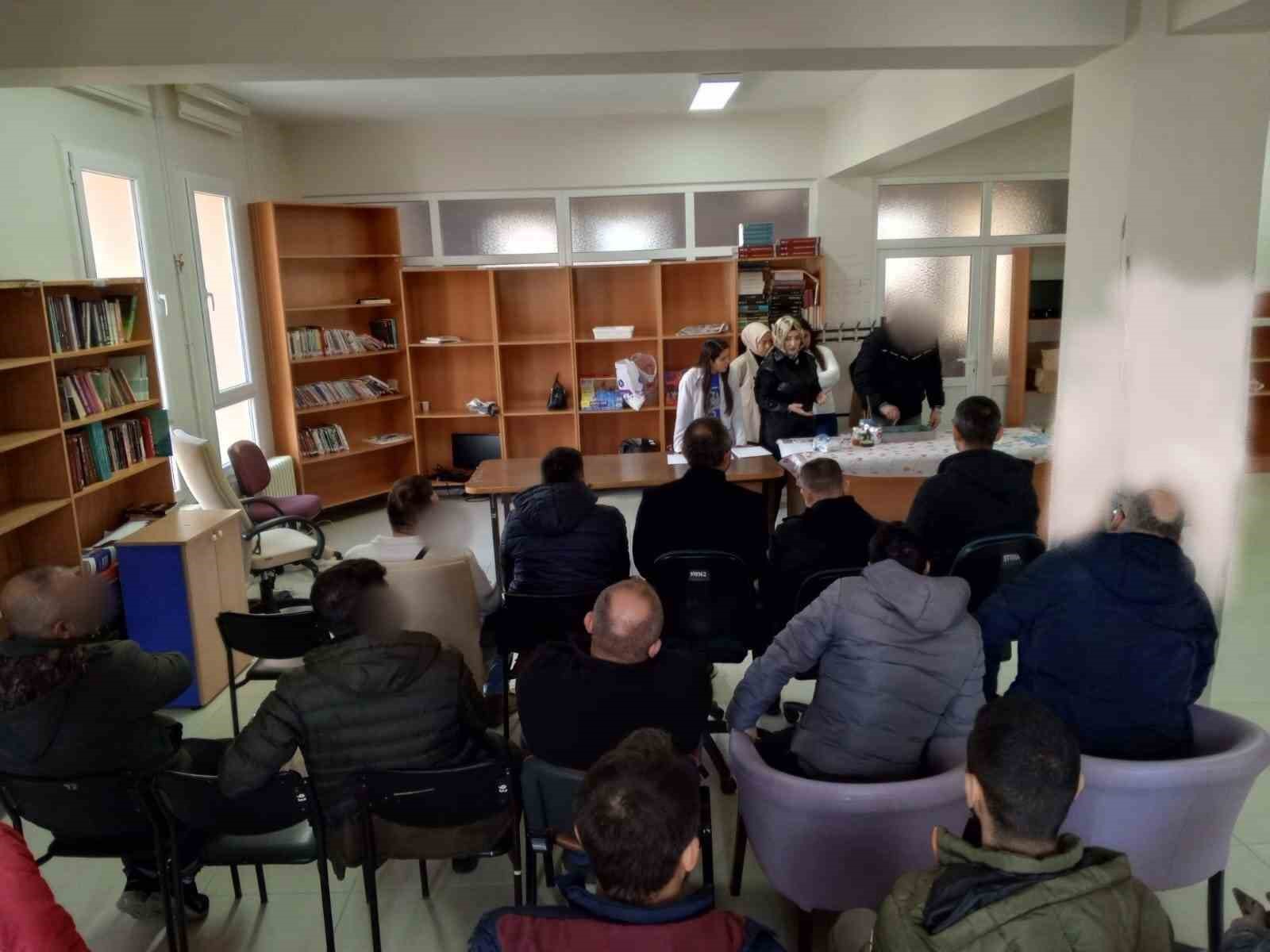 Y&uuml;k&uuml;ml&uuml;ler k&uuml;t&uuml;phanede hem &ouml;ğrendi hem sosyalleşti
