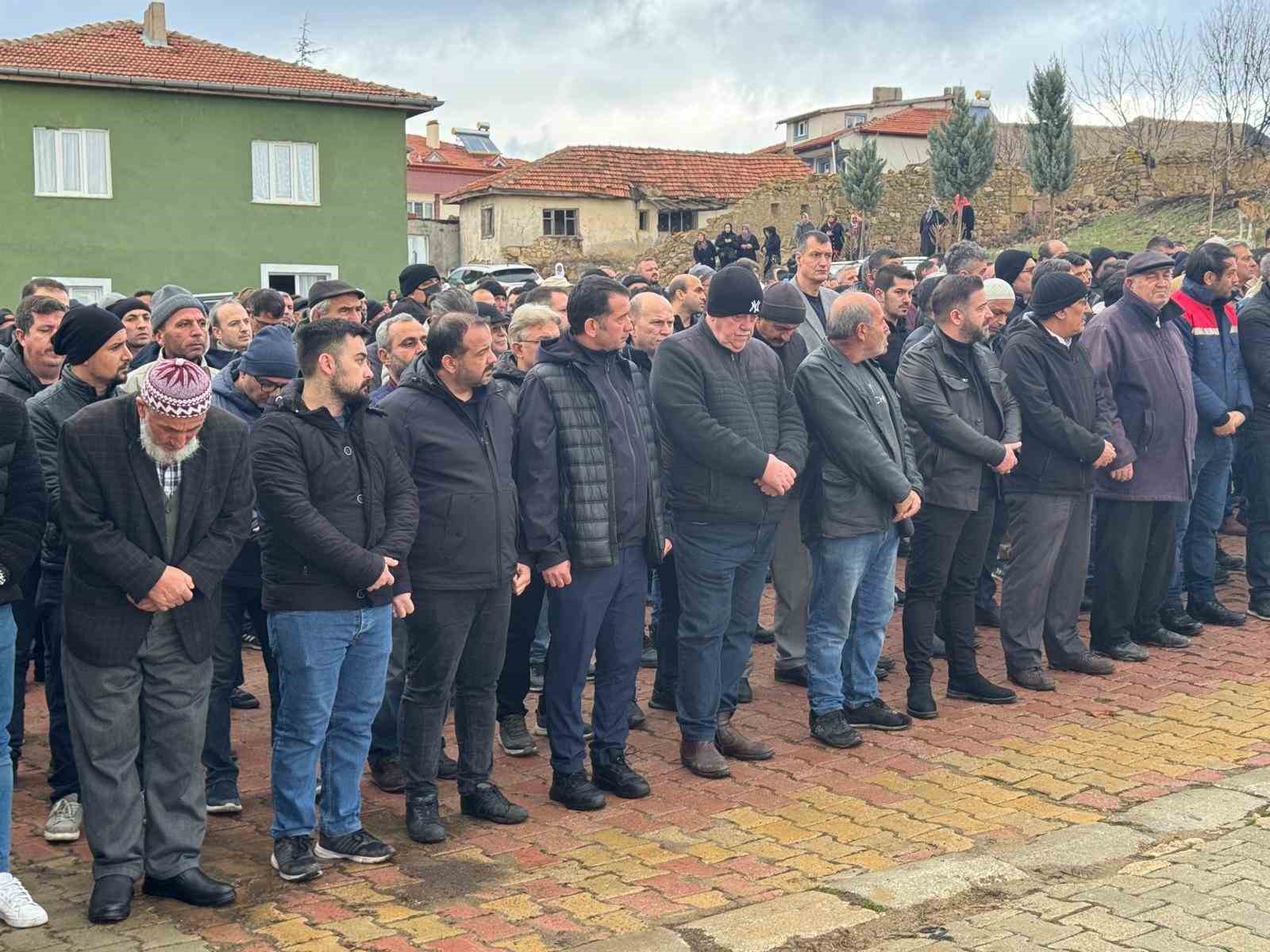 Akraba ziyaretine giderken kazada ölen çift toprağa verildi