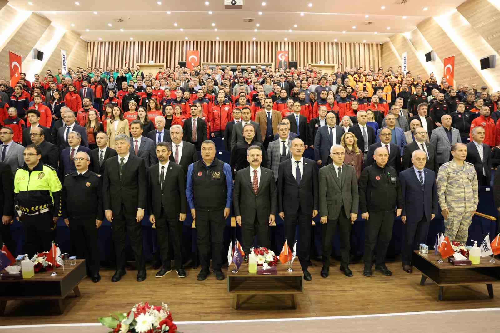 Arama kurtarma eğitimini tamamlayan 446 kişiye sertifika