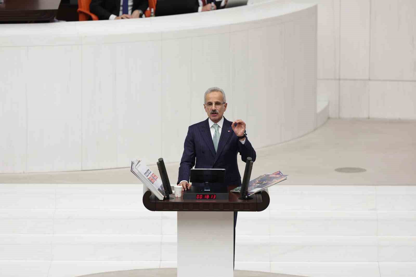 Bakan Uraloğlu: "Çocuklarımızı korumak için yasal düzenleme yapma ihtiyacı artık zorunlu hale gelmiştir"