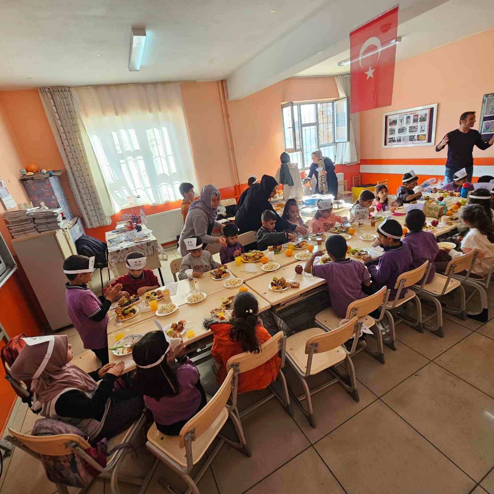 Mardin&rsquo;de Yerli Malı Haftası&rsquo;nda &ccedil;ocuklara Togg s&uuml;rprizi
