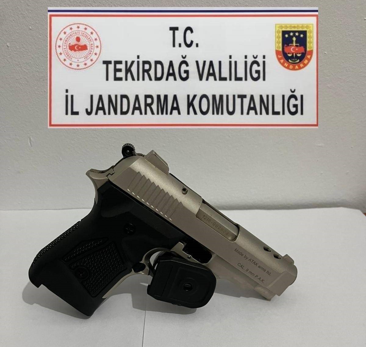 Tekirdağ&rsquo;da yasa dışı silah ve uyuşturucu operasyonu
