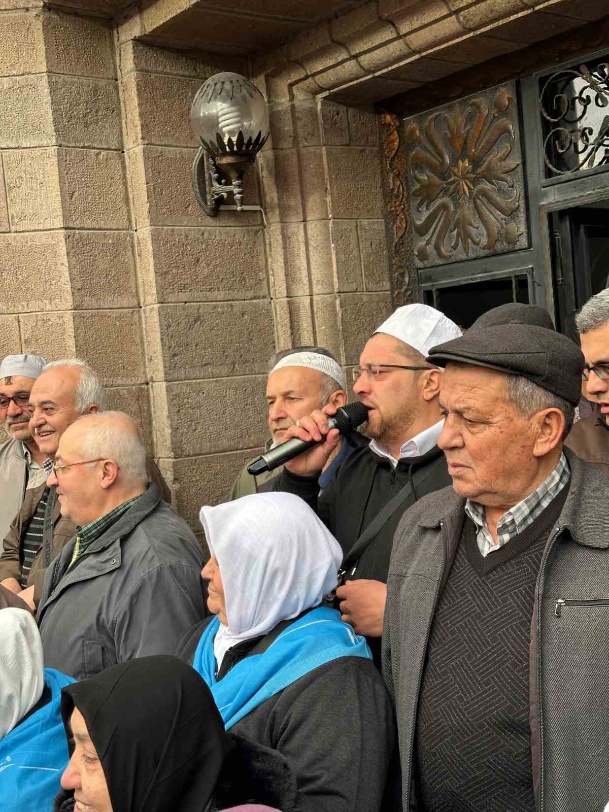 48 umre yolcusu kutsal topraklara doğru yola &ccedil;ıktı
