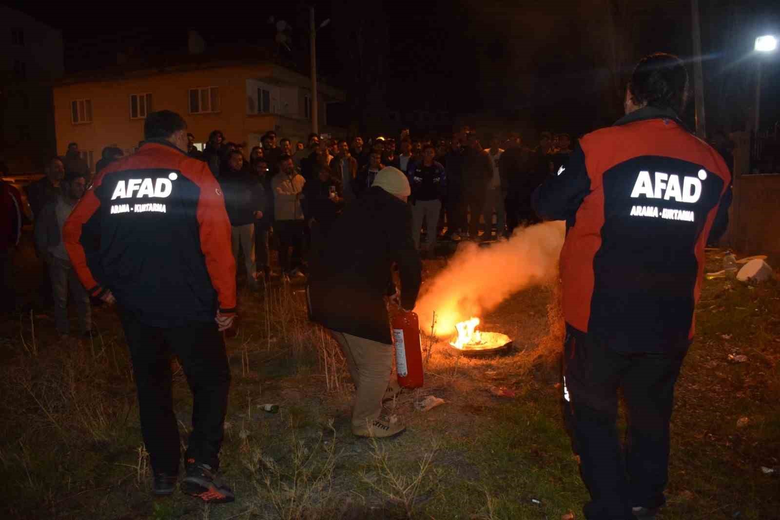 Öğrenci yurdunda deprem ve yangın tatbikatı
