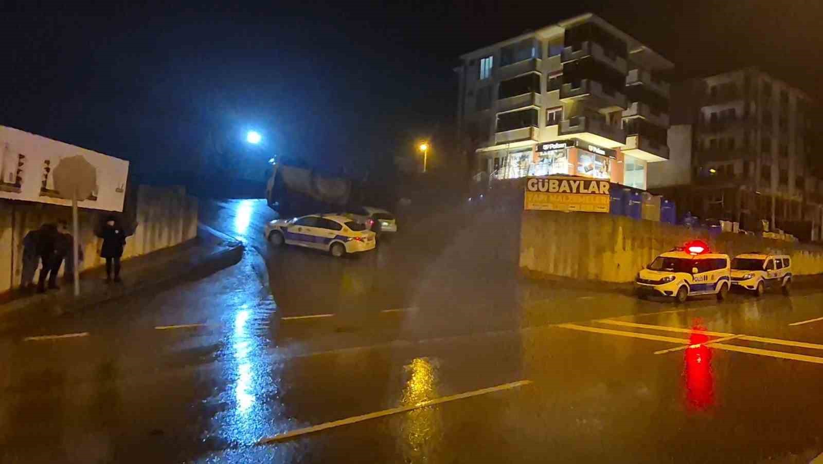 Bartın&rsquo;da 10 metre y&uuml;kseklikteki k&ouml;pr&uuml;den atlayarak polisten ka&ccedil;an şahıs evinde yakalandı
