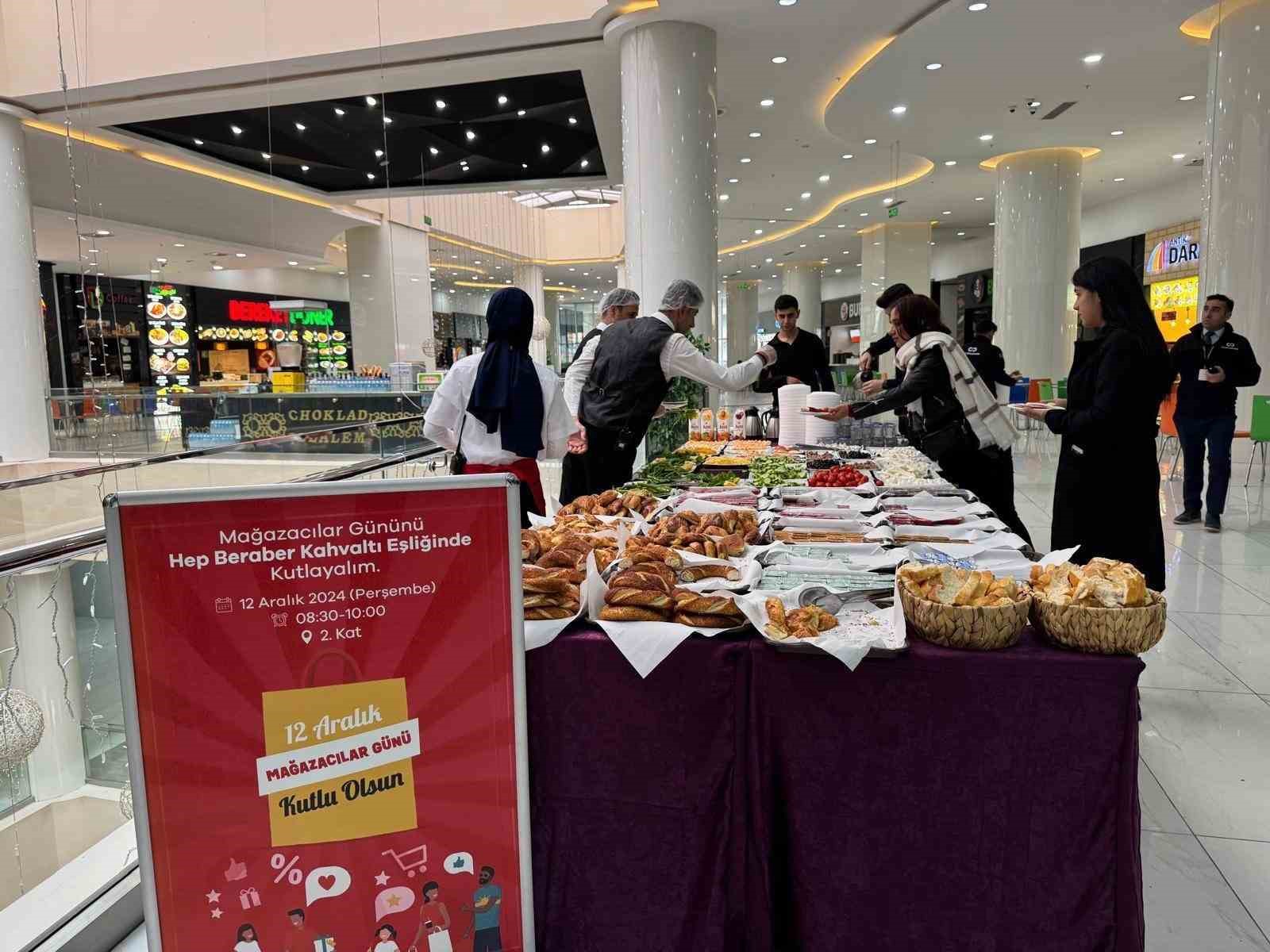 Mardian Mall &ccedil;alışanlarını kahvaltıda buluşturdu
