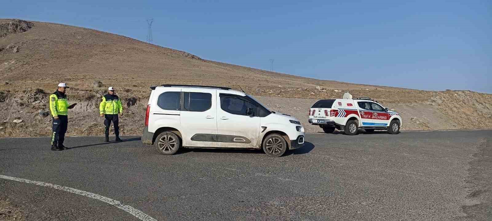 Kars&rsquo;ta 8 ara&ccedil; trafikten men edildi
