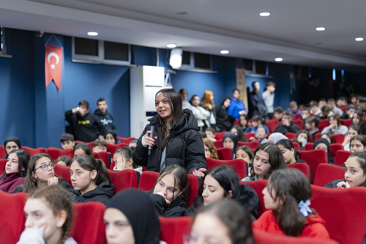 Akçaabat Belediye Başkanı Ekim gençlerle buluştu
