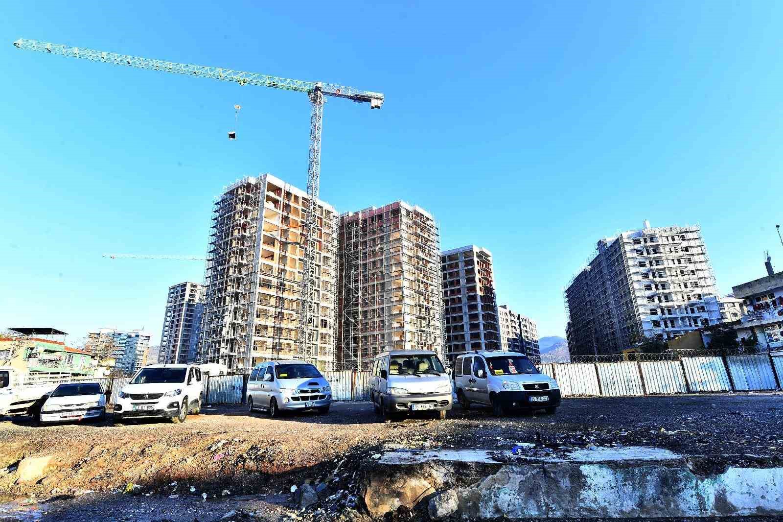 İzmir’de kentsel dönüşüm proje alanları kooperatiflerden teslim alındı